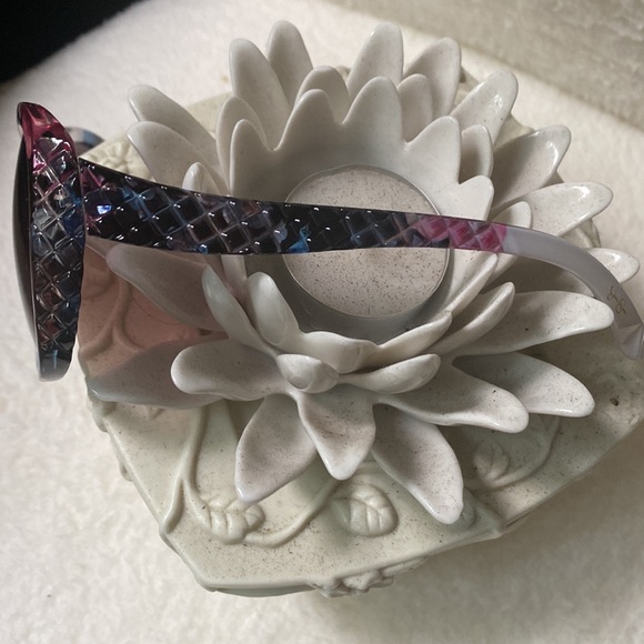 Jessica Simpson Sunglasses - Picture 4 of 8